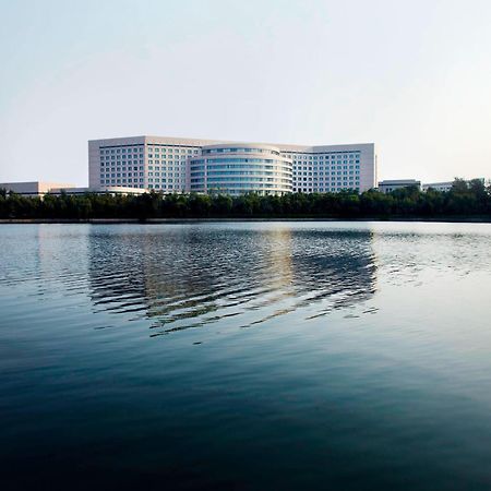 Renaissance Tianjin Lakeview Hotel Exterior photo