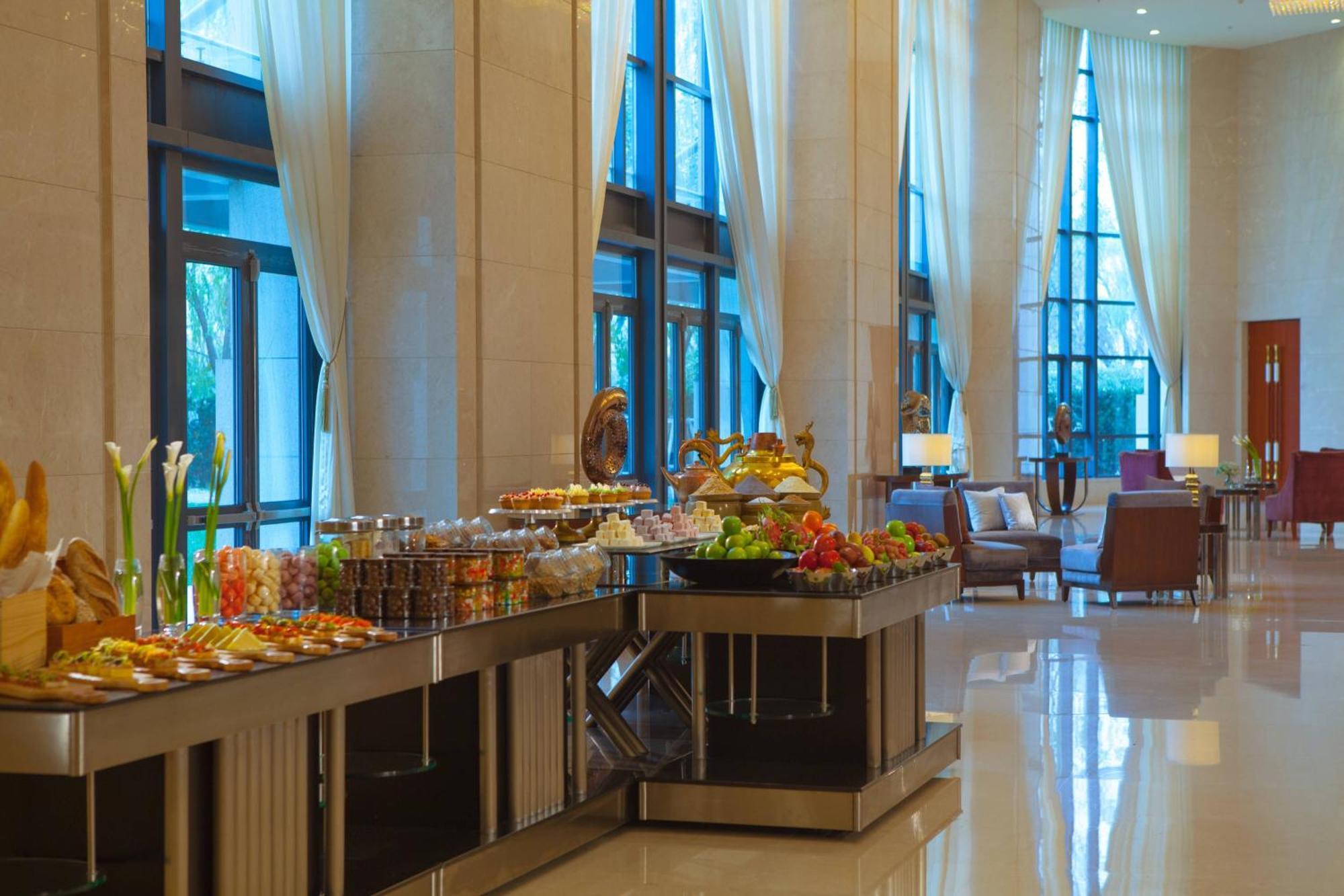 Renaissance Tianjin Lakeview Hotel Exterior photo