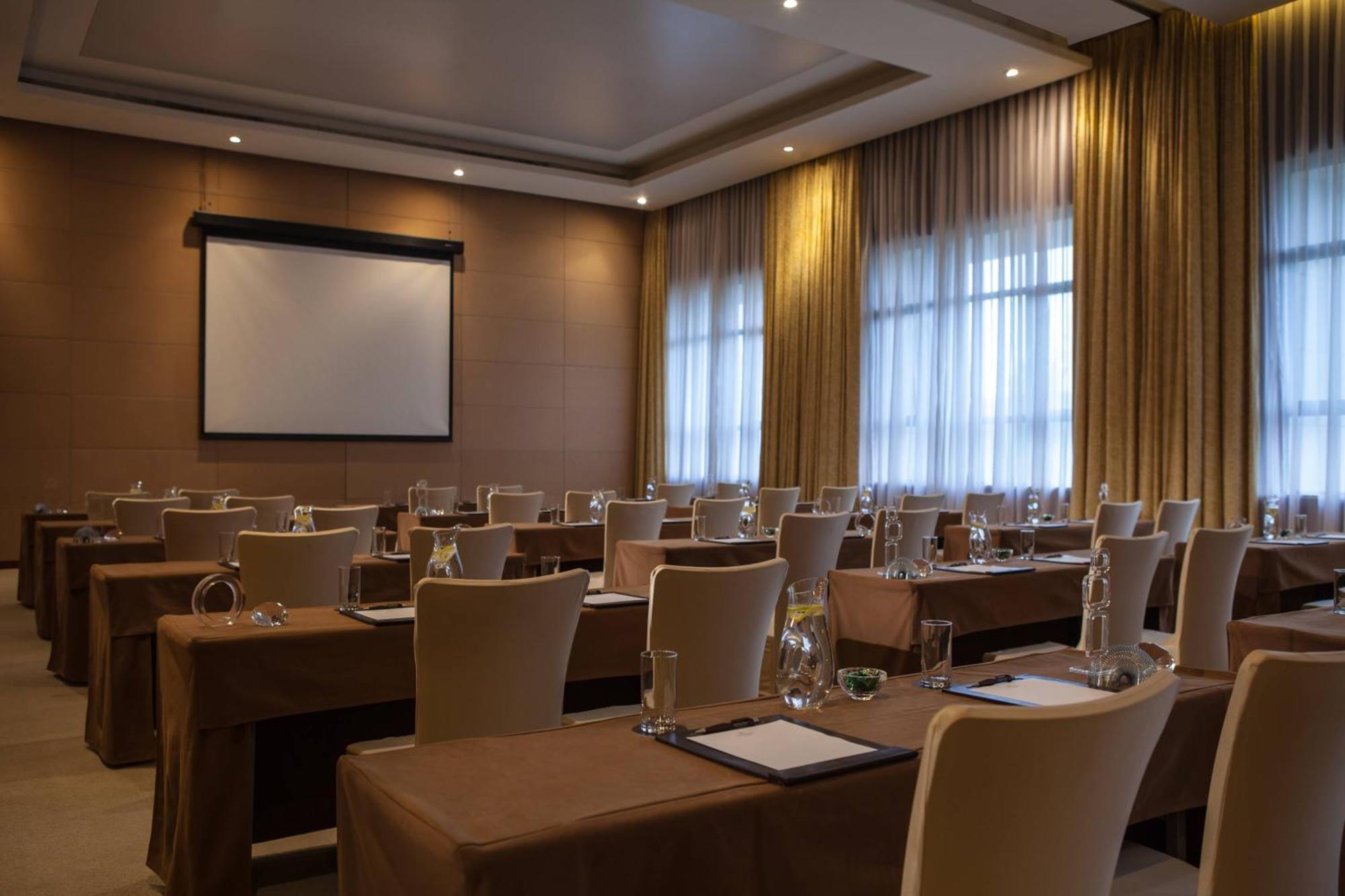 Renaissance Tianjin Lakeview Hotel Exterior photo