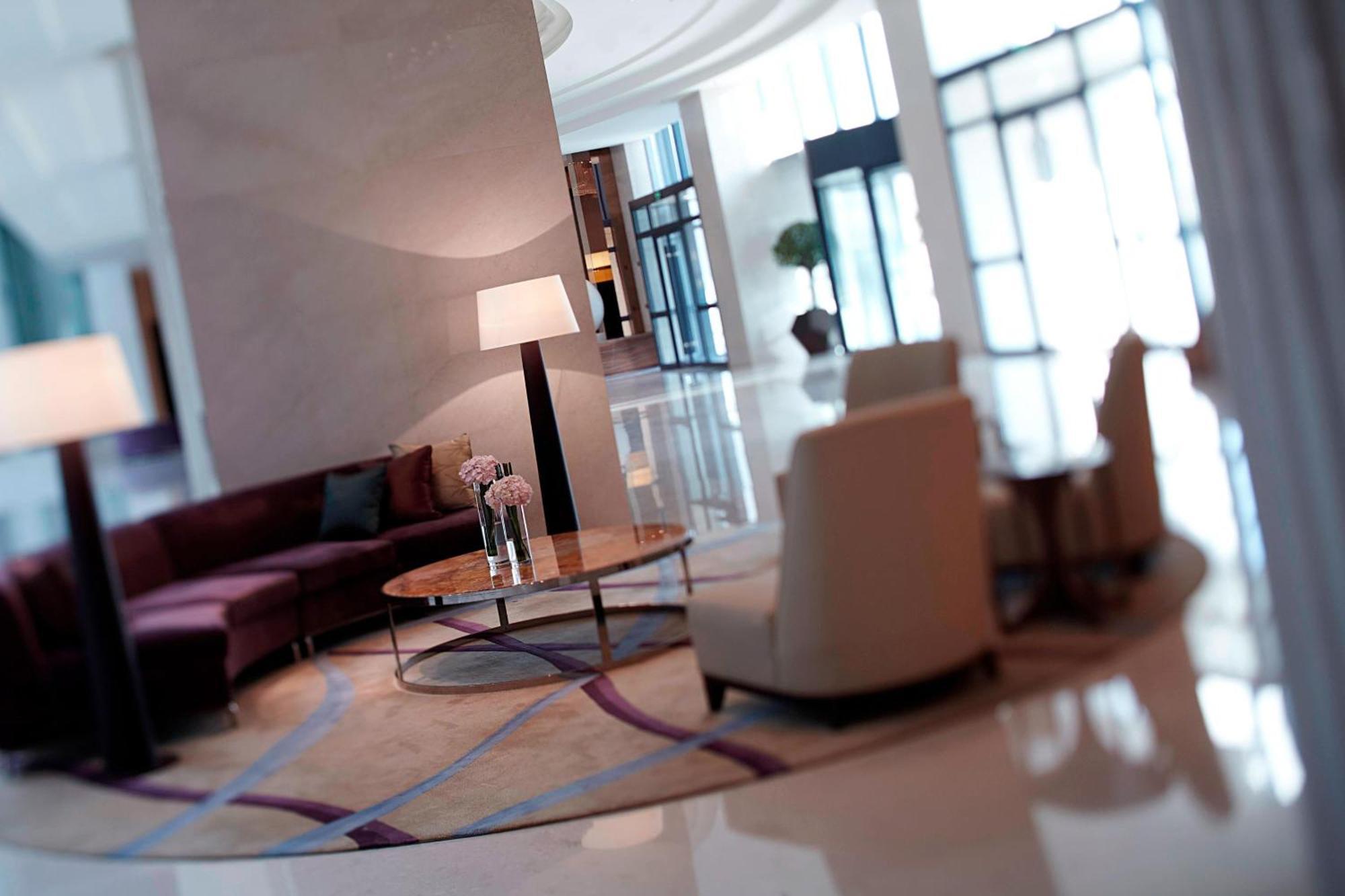 Renaissance Tianjin Lakeview Hotel Exterior photo