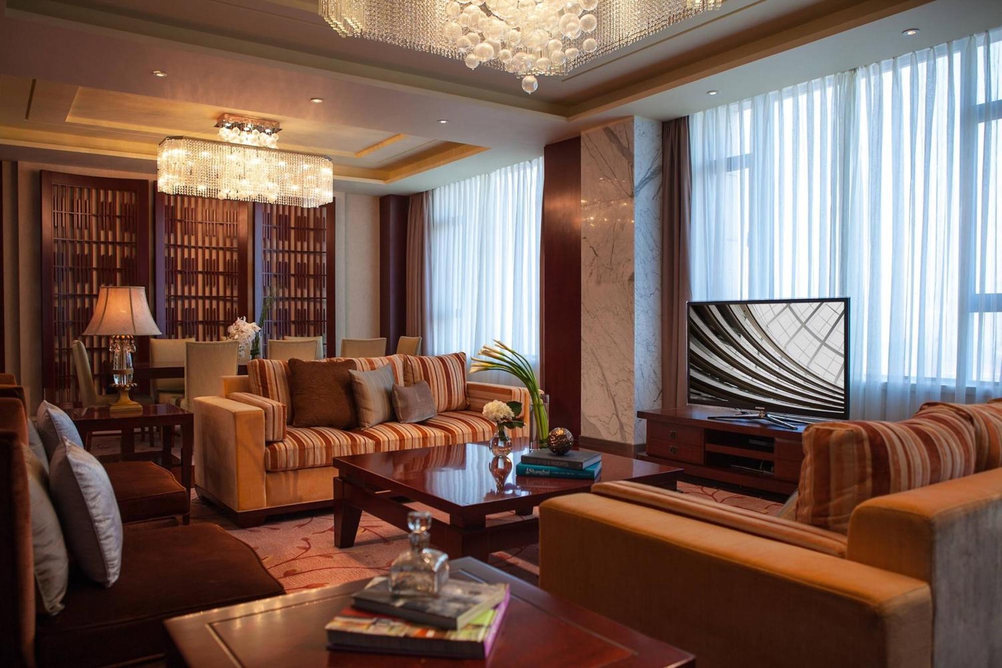 Renaissance Tianjin Lakeview Hotel Exterior photo