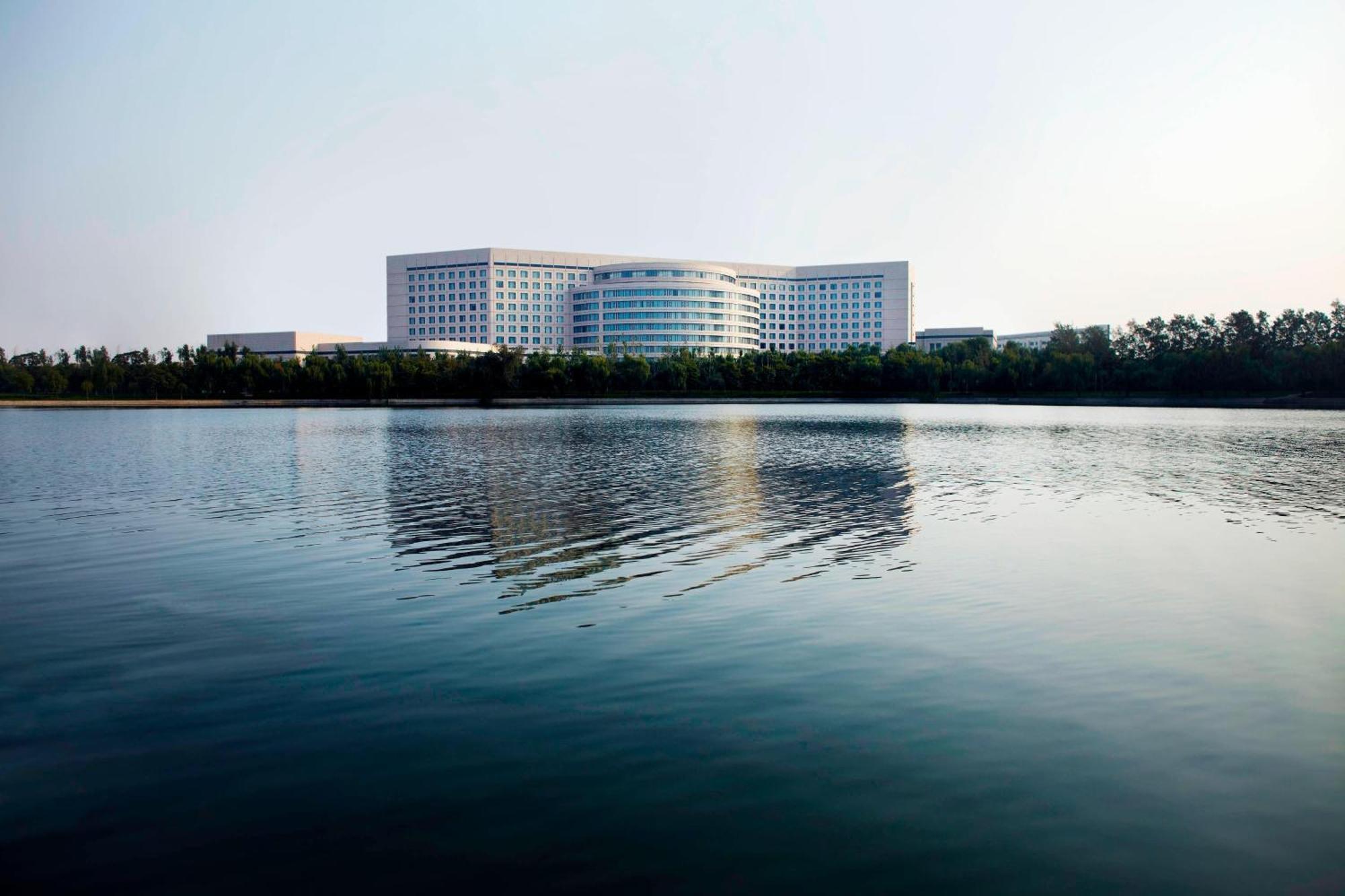 Renaissance Tianjin Lakeview Hotel Exterior photo