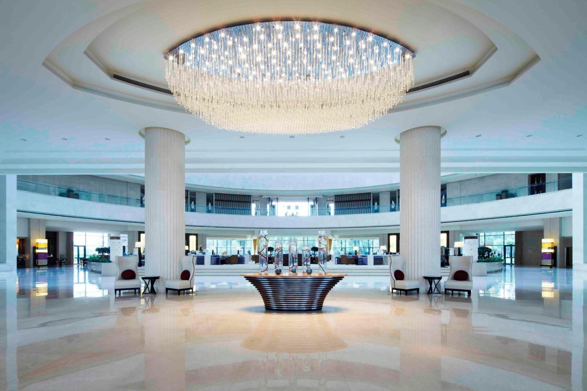 Renaissance Tianjin Lakeview Hotel Exterior photo