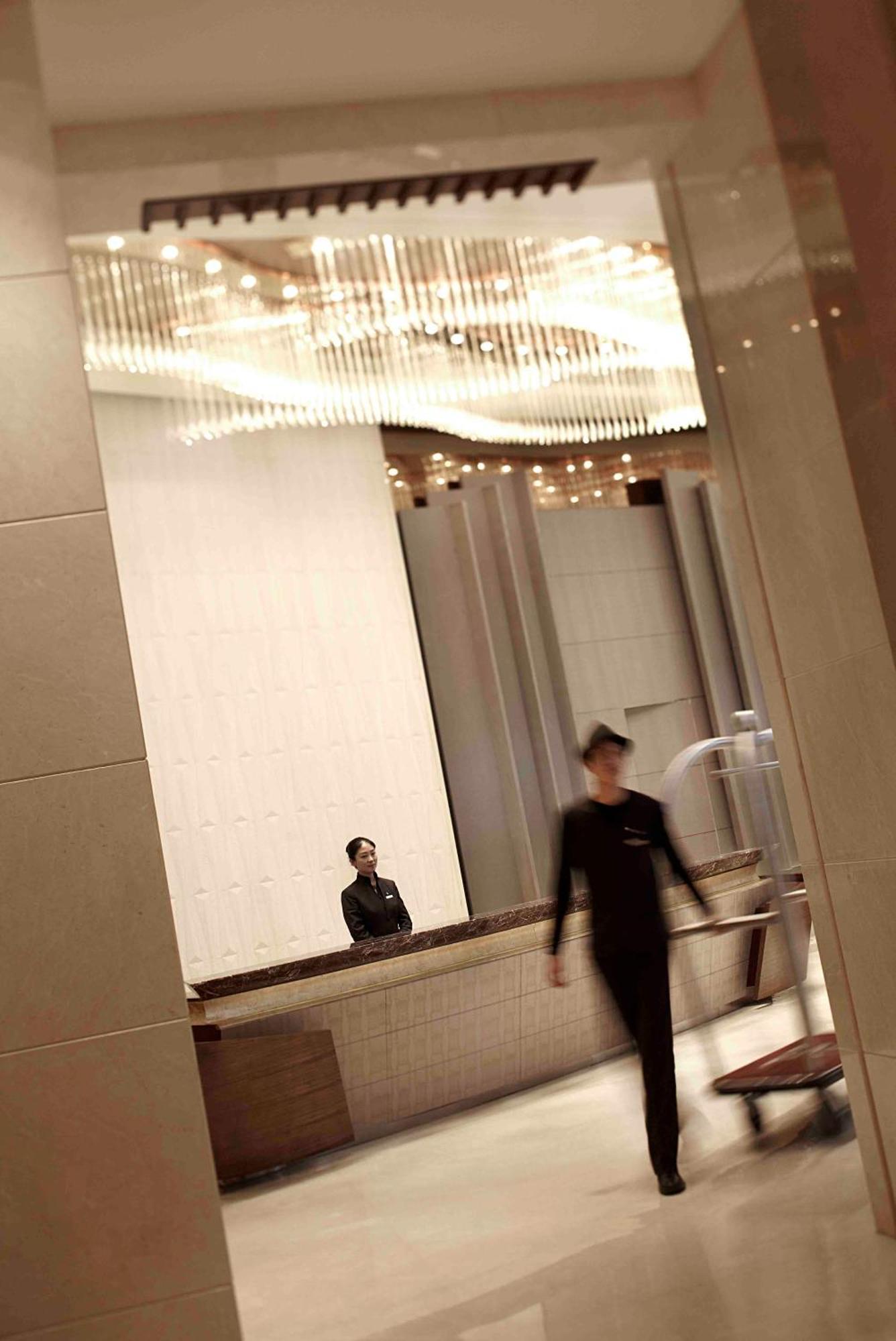 Renaissance Tianjin Lakeview Hotel Exterior photo