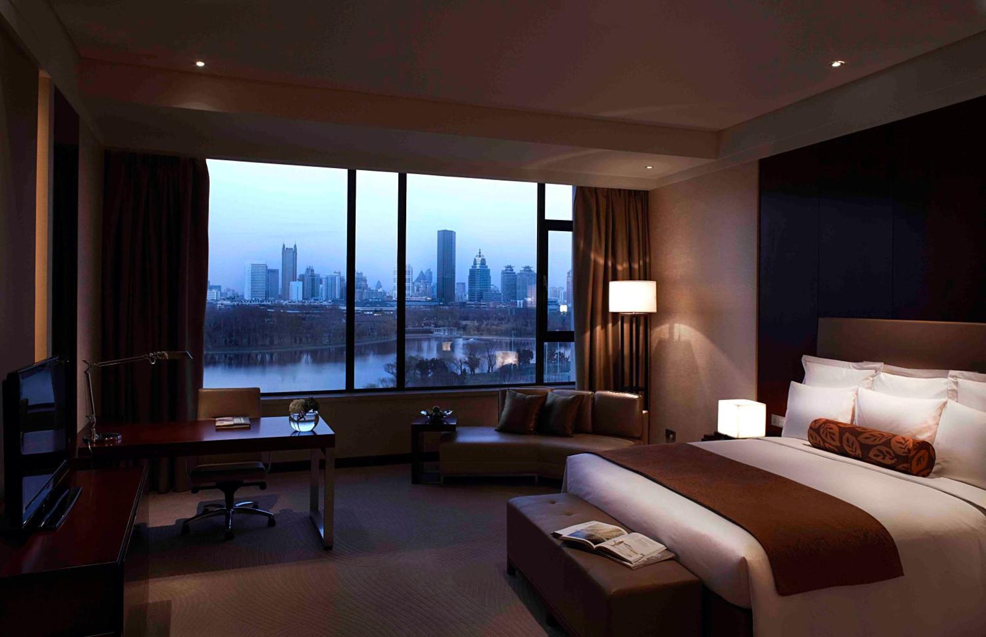 Renaissance Tianjin Lakeview Hotel Exterior photo